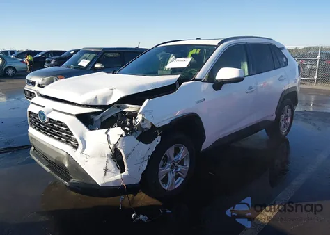 2020 Toyota Rav4 Hybrid Xle z USA, uszkodzony, nr VIN 2T3RWRFV4LW061638